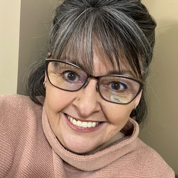 Meet your Posher, Victoria - Picture 1 of 2